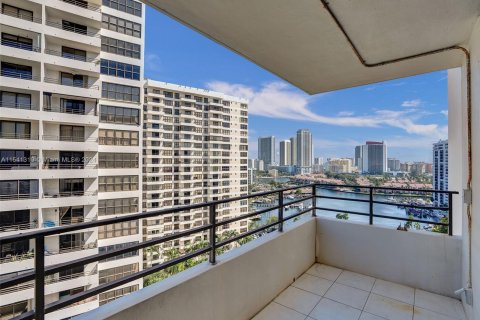 Copropriété à vendre à Hallandale Beach, Floride: 2 chambres, 130.06 m2 № 1035648 - photo 28