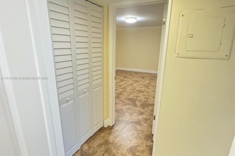 Condominio en venta en Coral Springs, Florida, 2 dormitorios, 76.18 m2 № 1058131 - foto 15