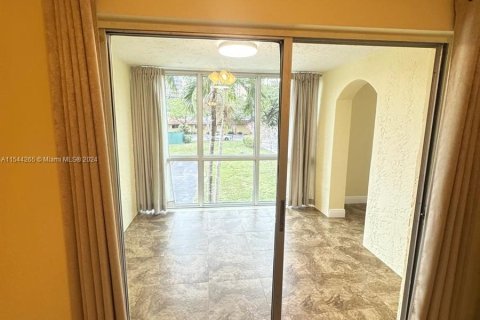 Condominio en venta en Coral Springs, Florida, 2 dormitorios, 76.18 m2 № 1058131 - foto 8