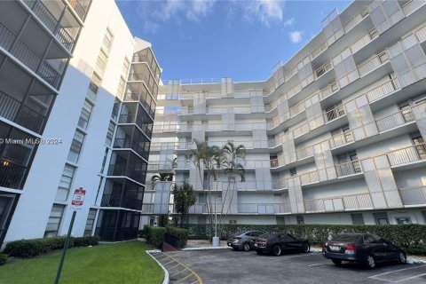 Apartment in Aventura, Florida 2 bedrooms, 92.34 sq.m. № 1381849 - photo 1