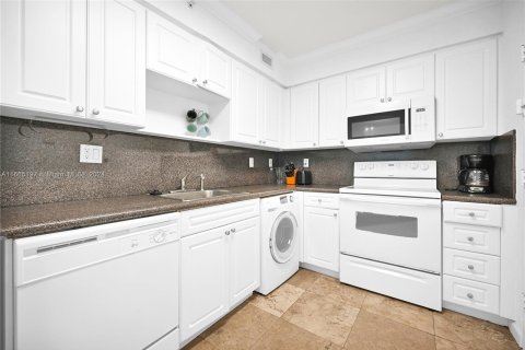 Condo in Hollywood, Florida, 1 bedroom  № 1381797 - photo 21