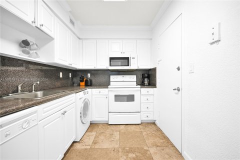 Condo in Hollywood, Florida, 1 bedroom  № 1381797 - photo 20