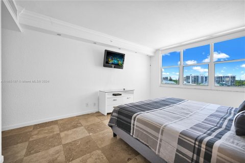 Condo in Hollywood, Florida, 1 bedroom  № 1381797 - photo 16