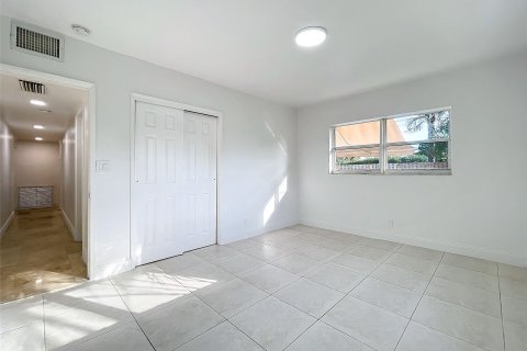 House in Wilton Manors, Florida 4 bedrooms, 251.95 sq.m. № 1068360 - photo 17