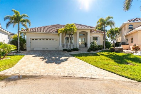 Villa ou maison à vendre à Punta Gorda, Floride: 3 chambres, 281.03 m2 № 1030383 - photo 1