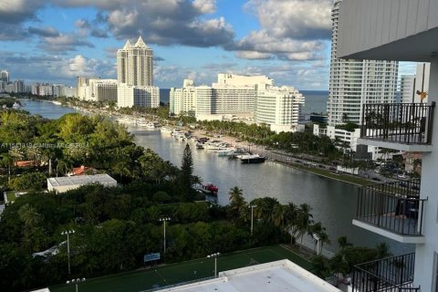 Copropriété à vendre à Miami Beach, Floride: 2 chambres, 100.43 m2 № 1035740 - photo 1
