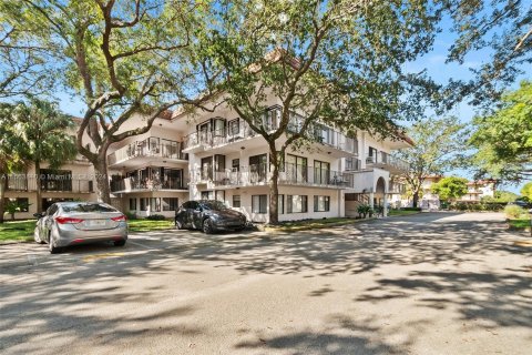 Copropriété à vendre à Davie, Floride: 2 chambres, 111.48 m2 № 1377577 - photo 1