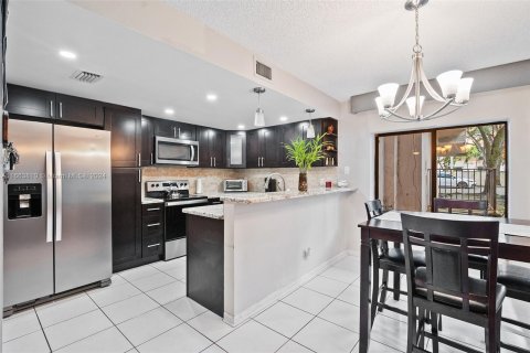 Copropriété à vendre à Davie, Floride: 2 chambres, 111.48 m2 № 1377577 - photo 11