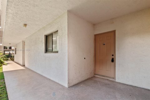 Condo in Davie, Florida, 2 bedrooms  № 1377577 - photo 3