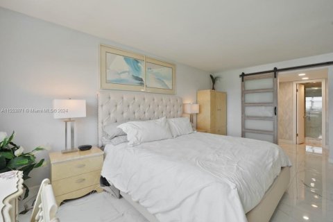 Condominio en venta en Lauderdale-by-the-Sea, Florida, 2 dormitorios, 143.07 m2 № 1073045 - foto 11