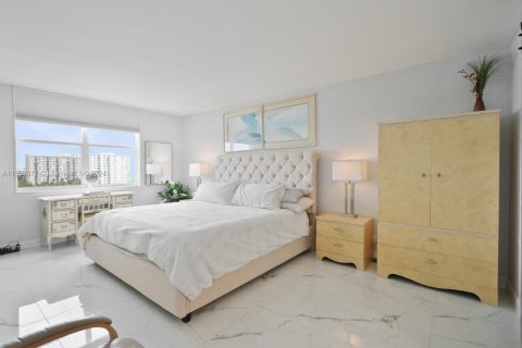 Condominio en venta en Lauderdale-by-the-Sea, Florida, 2 dormitorios, 143.07 m2 № 1073045 - foto 12