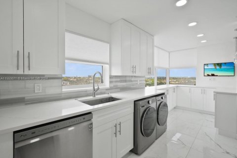 Condominio en venta en Lauderdale-by-the-Sea, Florida, 2 dormitorios, 143.07 m2 № 1073045 - foto 8