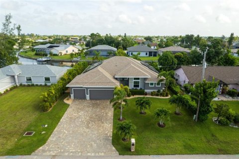 Villa ou maison à vendre à Cape Coral, Floride: 3 chambres, 222.69 m2 № 1383323 - photo 10