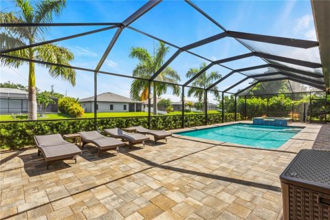 Villa ou maison à vendre à Cape Coral, Floride: 3 chambres, 222.69 m2 № 1383323 - photo 25