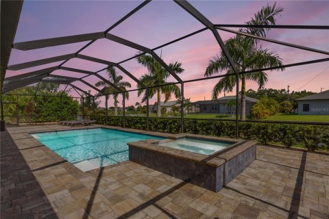 Villa ou maison à vendre à Cape Coral, Floride: 3 chambres, 222.69 m2 № 1383323 - photo 4