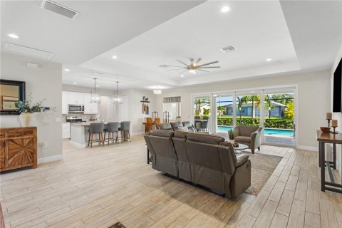 Villa ou maison à vendre à Cape Coral, Floride: 3 chambres, 222.69 m2 № 1383323 - photo 13