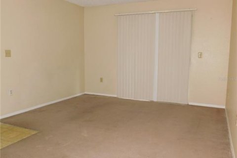 Снять в аренду квартиру в Гейнсвилл, Флорида 4 комнаты, 55.74м2, № 1085801 - фото 4