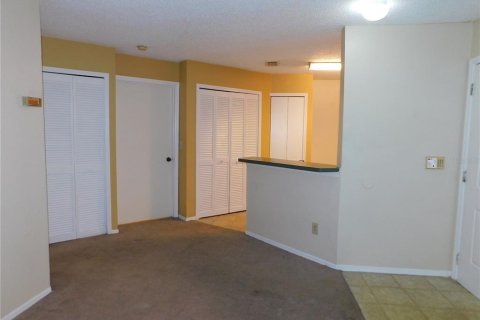 Снять в аренду квартиру в Гейнсвилл, Флорида 4 комнаты, 55.74м2, № 1085801 - фото 5