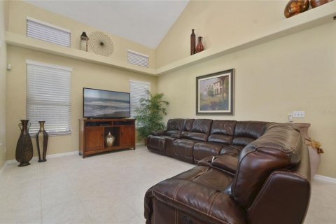 House in Orlando, Florida 4 bedrooms, 217.3 sq.m. № 1373840 - photo 7