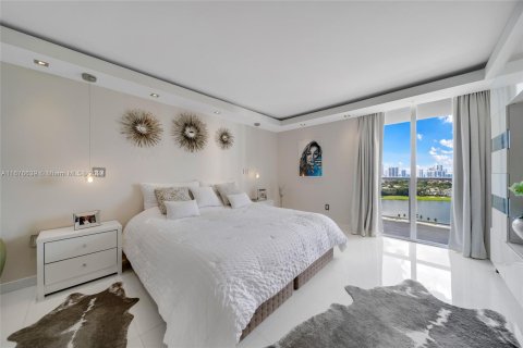 Condo in Aventura, Florida, 2 bedrooms  № 1402724 - photo 18