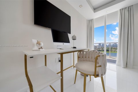 Condo in Aventura, Florida, 2 bedrooms  № 1402724 - photo 29