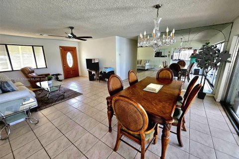 House in Margate, Florida 2 bedrooms, 117.15 sq.m. № 1402681 - photo 6