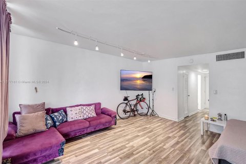 Condominio en venta en Miami Beach, Florida, 51.28 m2 № 1402772 - foto 12