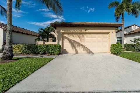 House in Palm Beach Gardens, Florida 3 bedrooms, 137.77 sq.m. № 1402680 - photo 1