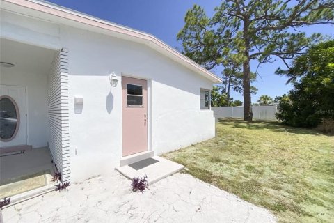 House in Port Charlotte, Florida 3 bedrooms, 116.41 sq.m. № 1333735 - photo 22