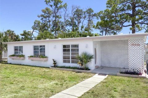 House in Port Charlotte, Florida 3 bedrooms, 116.41 sq.m. № 1333735 - photo 1