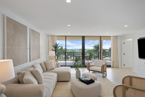 Condominio en venta en Miami, Florida, 2 dormitorios, 167.69 m2 № 1385548 - foto 1