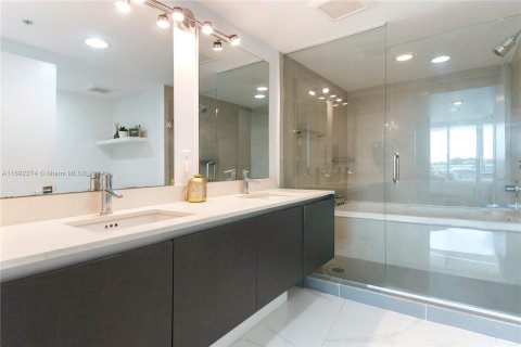 Condominio en venta en Miami Beach, Florida, 2 dormitorios, 109.16 m2 № 1441682 - foto 17