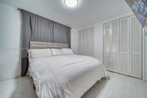 Condo in North Miami Beach, Florida, 1 bedroom  № 1237362 - photo 6