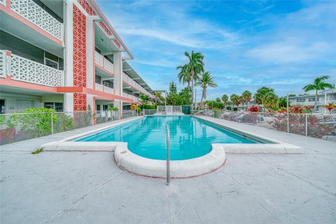 Condominio en venta en North Miami Beach, Florida, 1 dormitorio, 76.74 m2 № 1237362 - foto 20