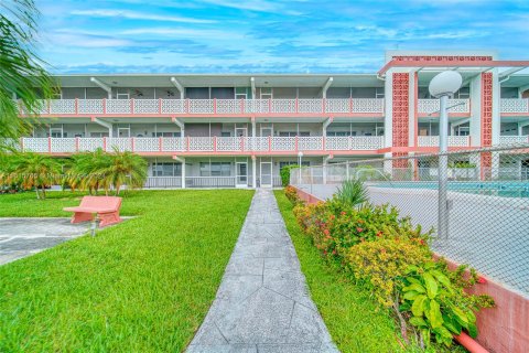 Condo in North Miami Beach, Florida, 1 bedroom  № 1237362 - photo 18