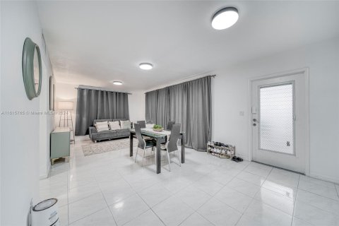 Condo in North Miami Beach, Florida, 1 bedroom  № 1237362 - photo 11