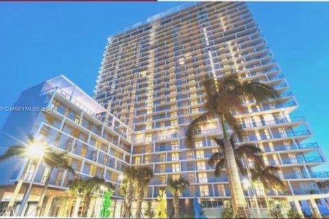 Condominio en venta en Sunrise, Florida, 3 dormitorios, 120.49 m2 № 1072134 - foto 1