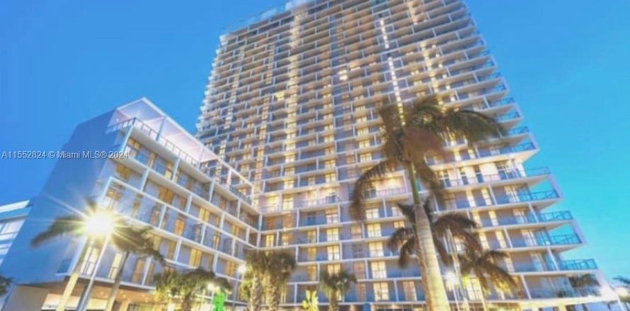 Condominio en Sunrise, Florida, 3 dormitorios  № 1072134