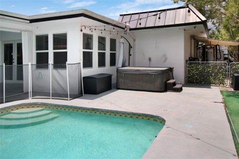 House in Margate, Florida 4 bedrooms, 287.35 sq.m. № 1207706 - photo 18