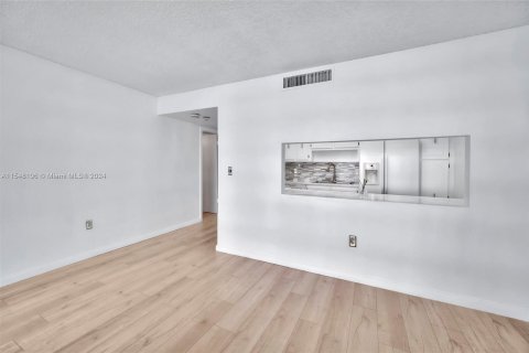 Condominio en venta en Key Biscayne, Florida, 1 dormitorio, 83.15 m2 № 1058647 - foto 5