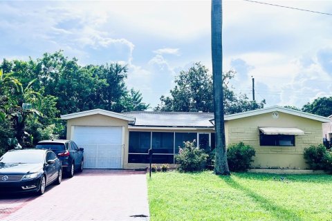 House in Miramar, Florida 3 bedrooms № 1345184 - photo 1