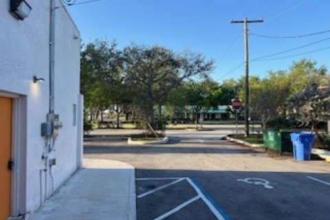 Immobilier commercial à vendre à West Palm Beach, Floride № 1072650 - photo 2