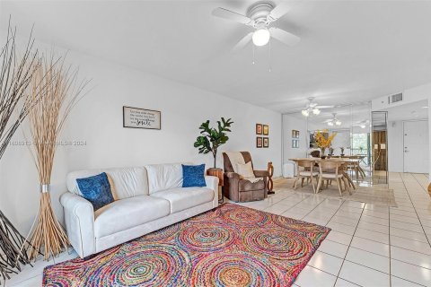 Condominio en venta en Pembroke Pines, Florida, 2 dormitorios, 112.13 m2 № 1231090 - foto 17