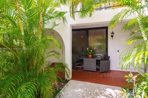 Townhouse in Key Biscayne, Florida 2 bedrooms, 130.43 sq.m. № 1227286 - photo 16