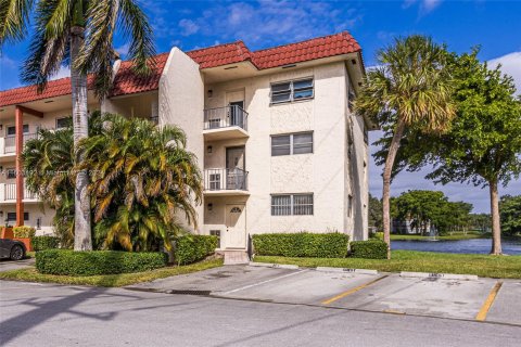 Condominio en venta en Pembroke Pines, Florida, 2 dormitorios, 108.7 m2 № 1227194 - foto 1