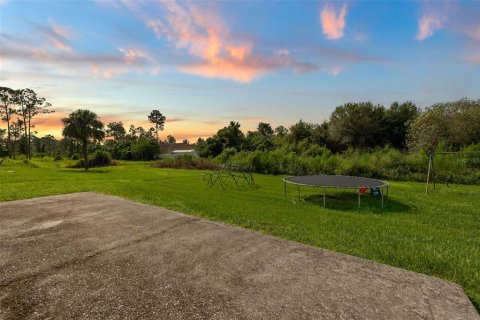 House in Lehigh Acres, Florida 3 bedrooms, 126.07 sq.m. № 1403276 - photo 23