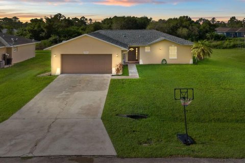 House in Lehigh Acres, Florida 3 bedrooms, 126.07 sq.m. № 1403276 - photo 1