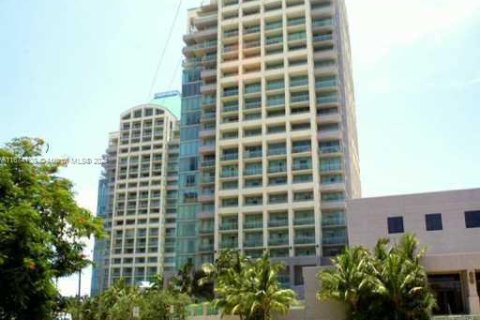 Condo in Miami, Florida, 2 bedrooms  № 1398012 - photo 1