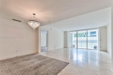 Condo in Miami, Florida, 2 bedrooms  № 1398012 - photo 8