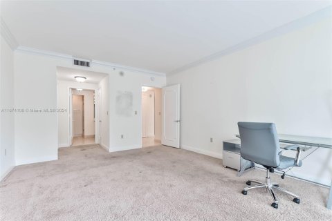 Condo in Miami, Florida, 2 bedrooms  № 1398012 - photo 20